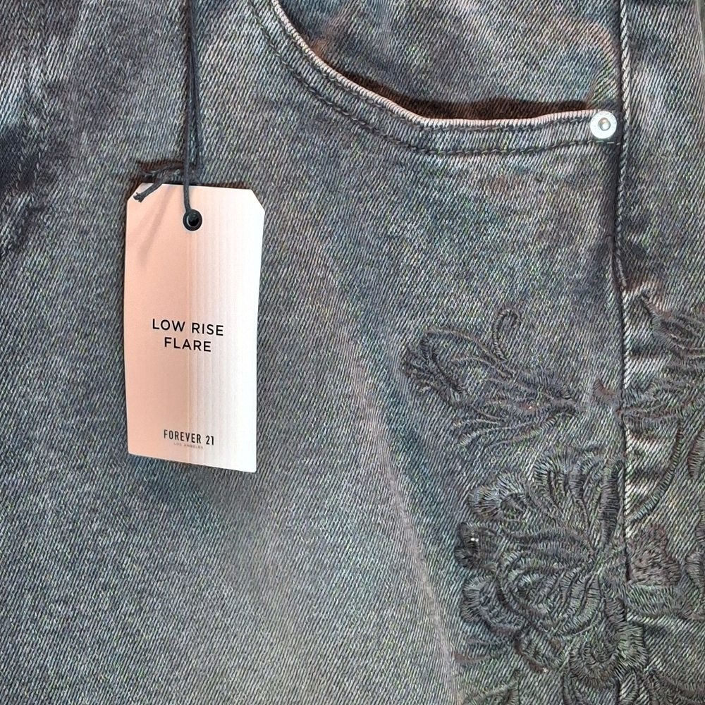 Forever 21 Denim Flare Low Rise Slim Fit Floral Embroidery Jeans Women Size 30 - Picture 12 of 16